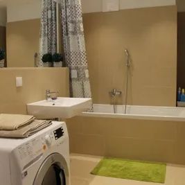 10 Minutes to VIC - Fully Furnished One-Bedroom Apartment - Foto 3
