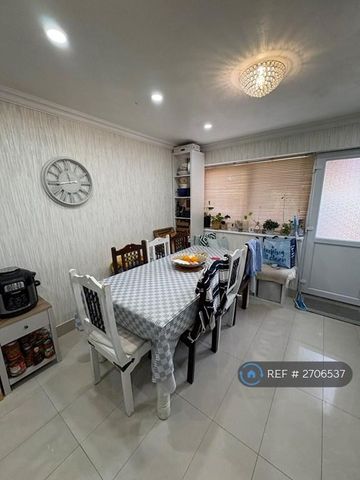 4 bedroom terraced house to rent - Photo 2