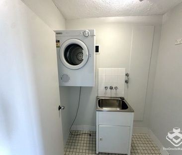 2-Bedroom Apartment with Breathtaking Gold Coast Skyline Views - Photo 6