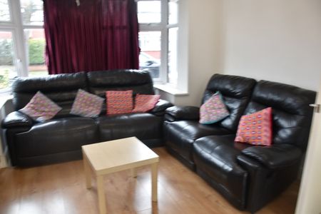 4 Bed Semi-Detached House, Harley Road, HA1 - Photo 4