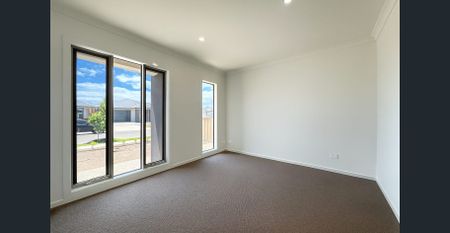 Brand New Family Living in a Prime Location - Photo 2