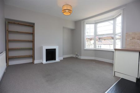 2 bedroom maisonette to rent - Photo 3