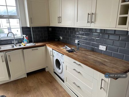 3 bedroom maisonette to rent - Photo 2