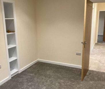 A beautifully refurbished three-bedroom cottage set in an attractiv... - Photo 3