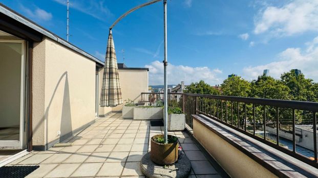 2.5-Zimmerwohnung mit Balkon, eigenem Waschturm, Keller und Veloraum - Photo 1