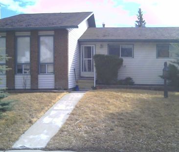 507 Woodside Place Southwest, Calgary - Photo 3