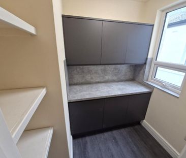 3 bedroom flat to rent - Photo 4