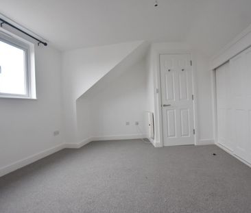 Harwoods Road, West Watford, WD18 - Photo 5