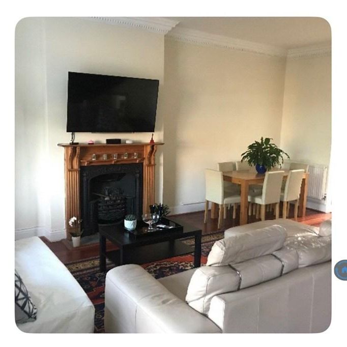 1 bedroom in a flat share to rent - Photo 1