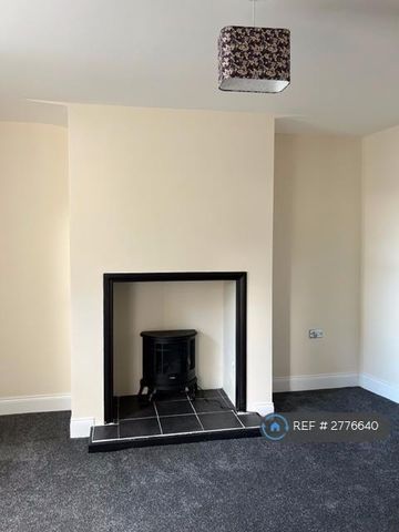 2 bedroom terraced house to rent - Photo 2