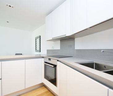 2 Bed Flat, Dickens Yard, W5 - Photo 4