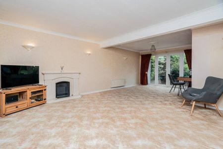 4 bedroom detached house to rent - Photo 2