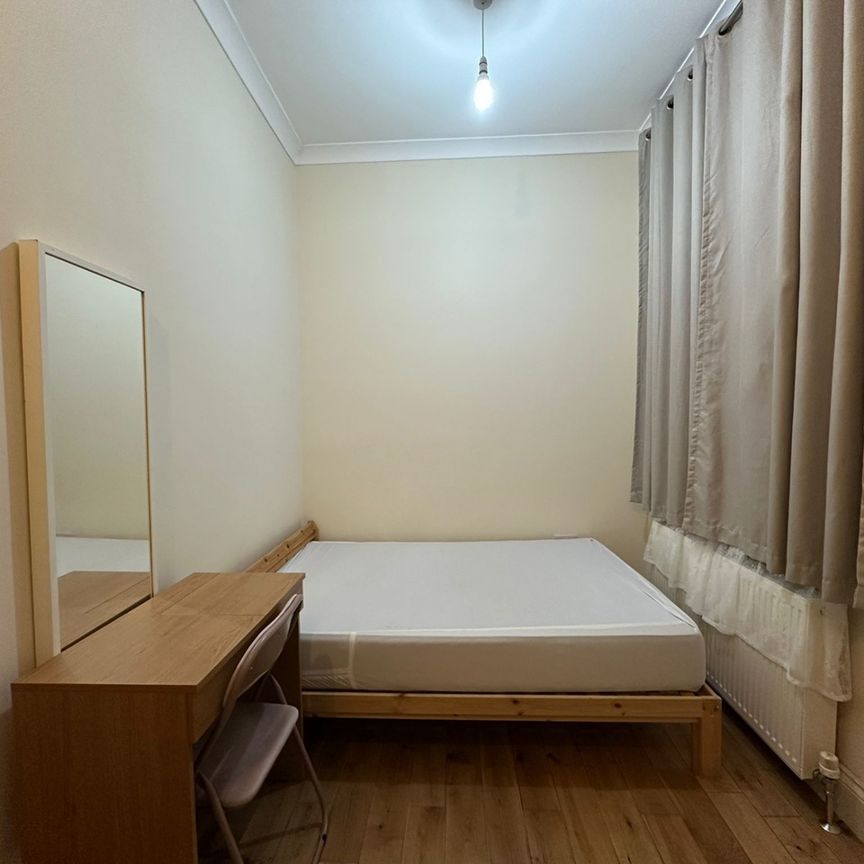 Room in a Shared House, London, SE8 - Photo 1