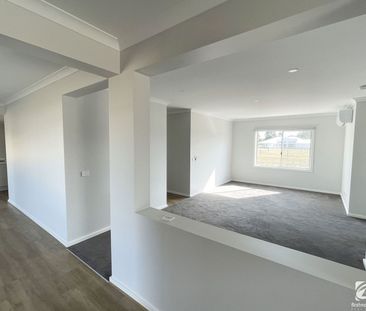 MODERN FAMILY HOME - Photo 2