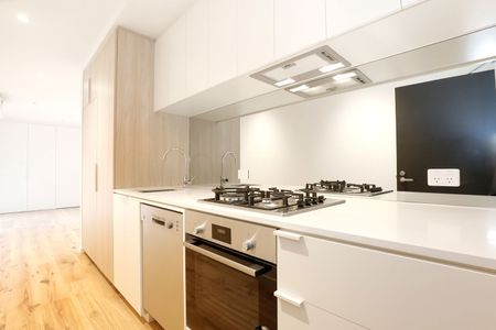 Luxury Urban Living – 2-Bedroom Apartment - Photo 2