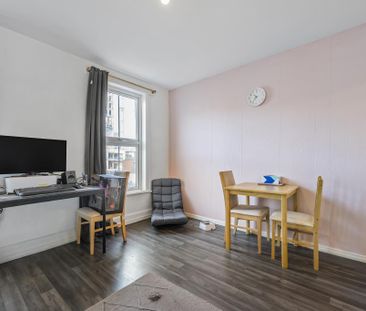 2 bedroom maisonette to rent - Photo 2