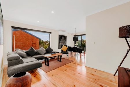 4 Bed, 2 Bath - Photo 2