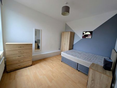 4 bedroom apartment to rent - Photo 2