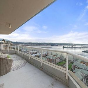 "Home in the Sky" Penthouse Apartment | Renovated 2 bed + den | 3 bath - Photo 2