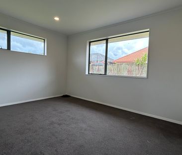 Newly renovated and Spacious Family Home - Photo 2