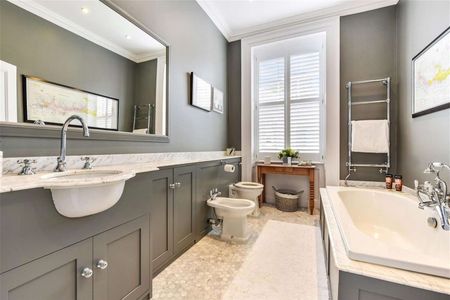 Exceptional Georgian townhouse arranged over five floors in the heart of Arundel - Photo 5