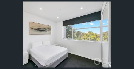 Open the Door to City-Fringe Sophistication - Photo 4