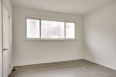 For Lease - 240 Markham Road Unit# Main Floor, Toronto, Ontario - Photo 4