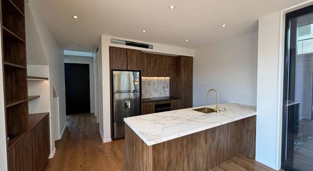 One year old Executive home - Photo 3