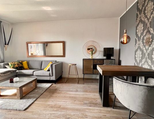 Hochwertig modern möblierte 2-Zimmerwohnun mit Südbalkon - Photo 1