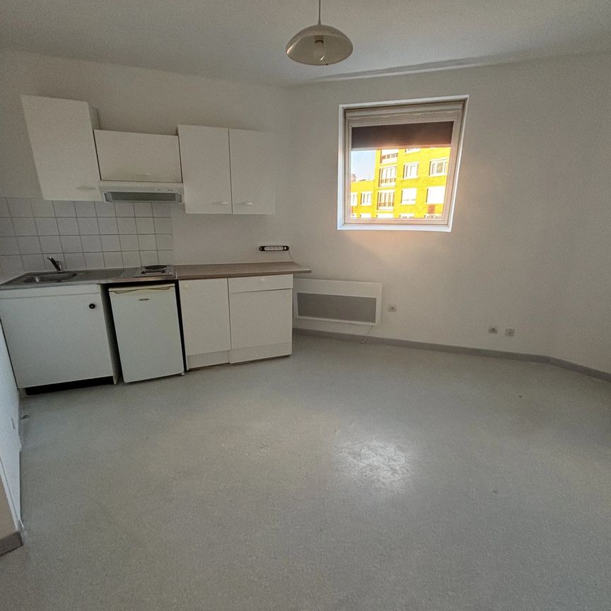 Location Appartement 1 pièce 15m² ROUBAIX 59100 - Photo 1