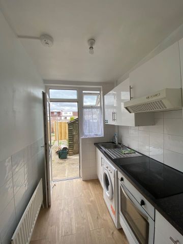 Room in a Shared House, Filton Avenue, BS34 - Photo 2