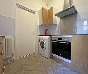 1 bedroom Flat to rent - Photo 6