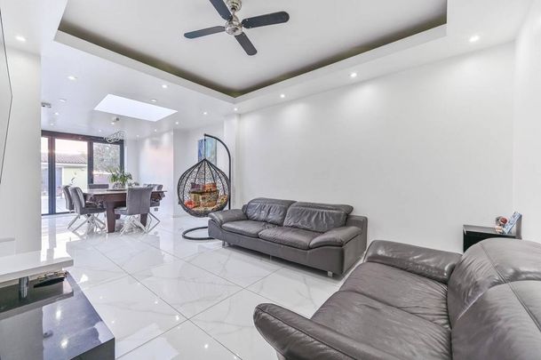 4 bedroom semi-detached house to rent - Photo 1