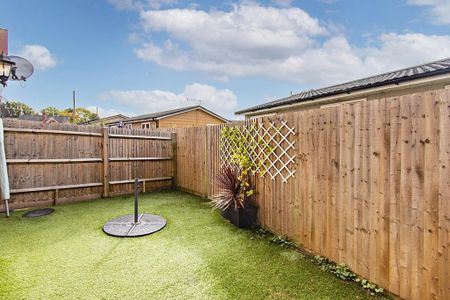 2 bedroom end of terrace house to rent - Photo 5