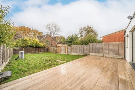 4 bedroom terraced house to rent - Photo 5