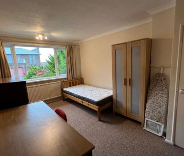 4 bedroom semi-detached house to rent - Photo 5