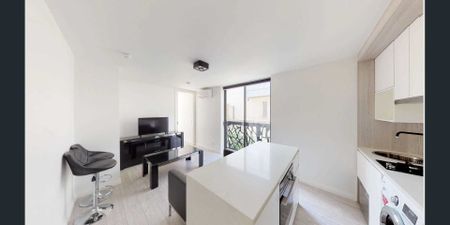 Partially furnished, light-filled apartment - Photo 3