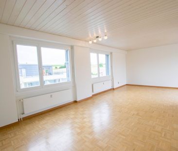 Attikawohnung mit grosser Terrasse an der Landwirtschaftszone in Brügg - Photo 2