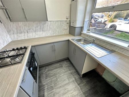 2 bedroom semi-detached house to rent - Photo 4