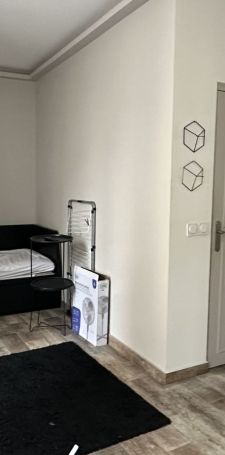 Location Studio rénové(e) Marseille 6ème - Photo 1