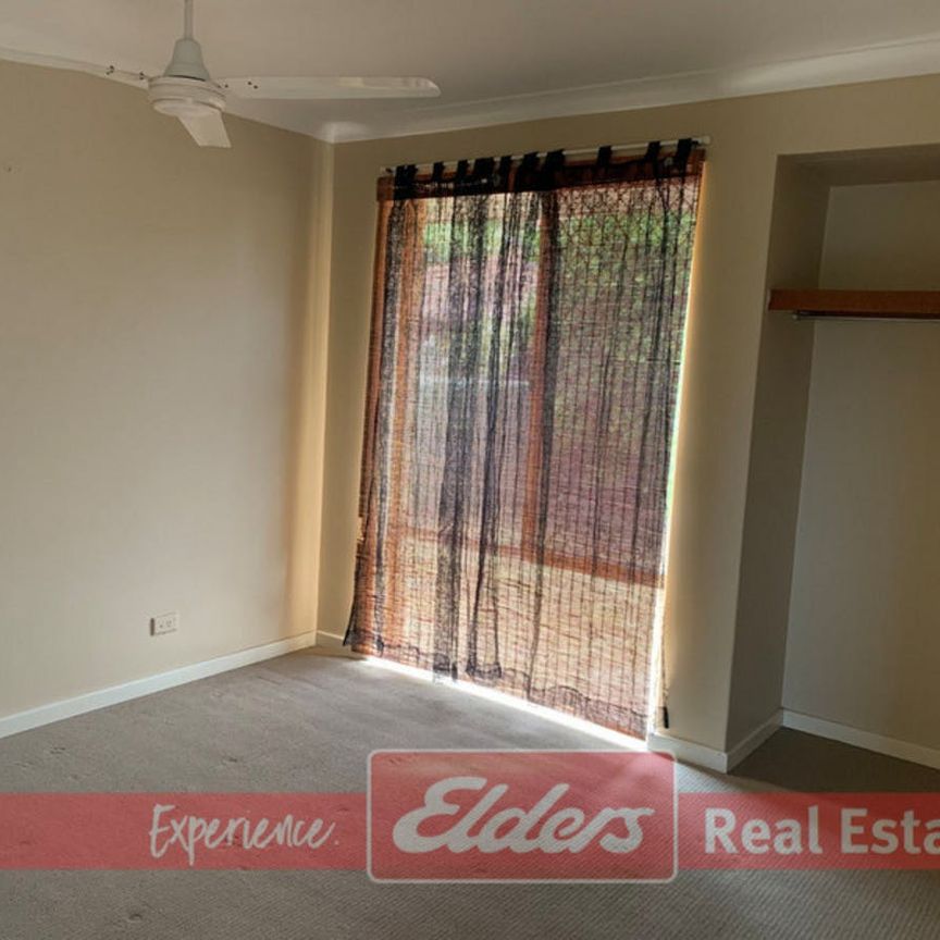 EASY LIVING IN CUL DE SAC LOCATION! - Photo 1