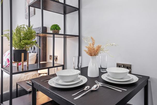 Studio Flat, London, NW11 - Photo 1
