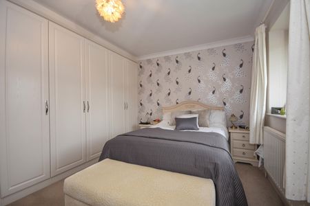 Lewis Close, ., Shenfield - Photo 2