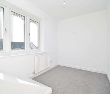 Third Avenue, Upton, Pontefract, WF9 - Photo 3