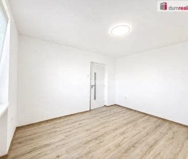Pronájem bytu 2+1 s lodžií, 75 m - Fotografie 3