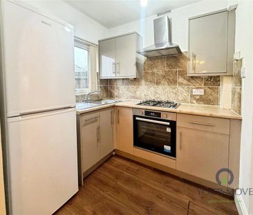 3 bedroom semi-detached house to rent - Photo 6