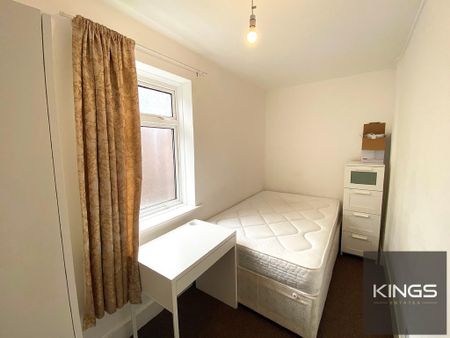 6 bedroom terraced house to rent - Photo 2