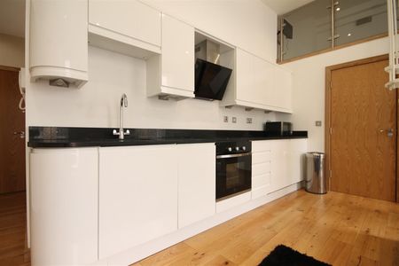 Murton House, Newcastle Upon Tyne - Photo 2