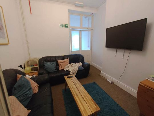 6 bedroom terraced house to rent - Photo 1