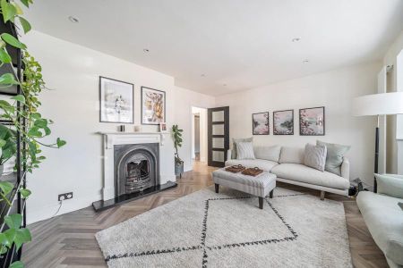 5 bedroom detached house to rent - Photo 2